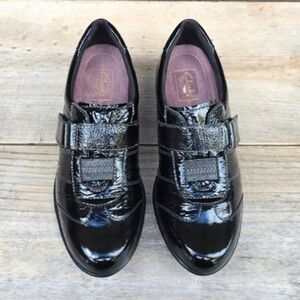 Clarks NEW Showoff Y2K Preppy Minimalist Patent Leather Comfort Loafer 7.5N